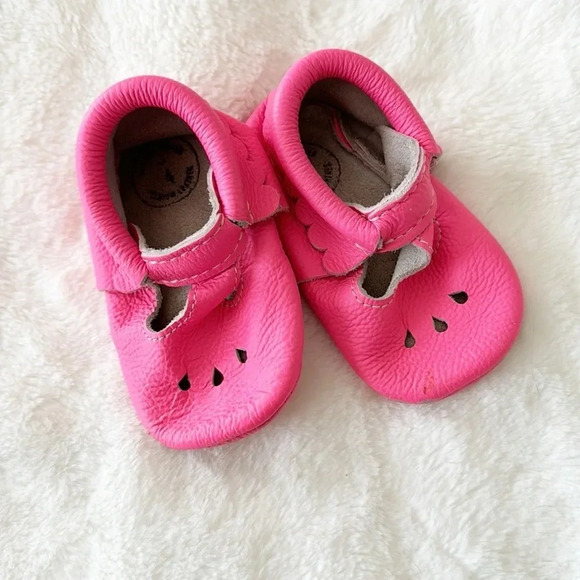 Freshly Picked Maryjane soft sole moccasins hot pink size 4 - Picture 1 of 6